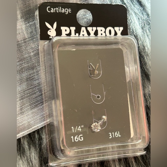 PLAYBOY Tragus Piercing x2 - Picture 2 of 6